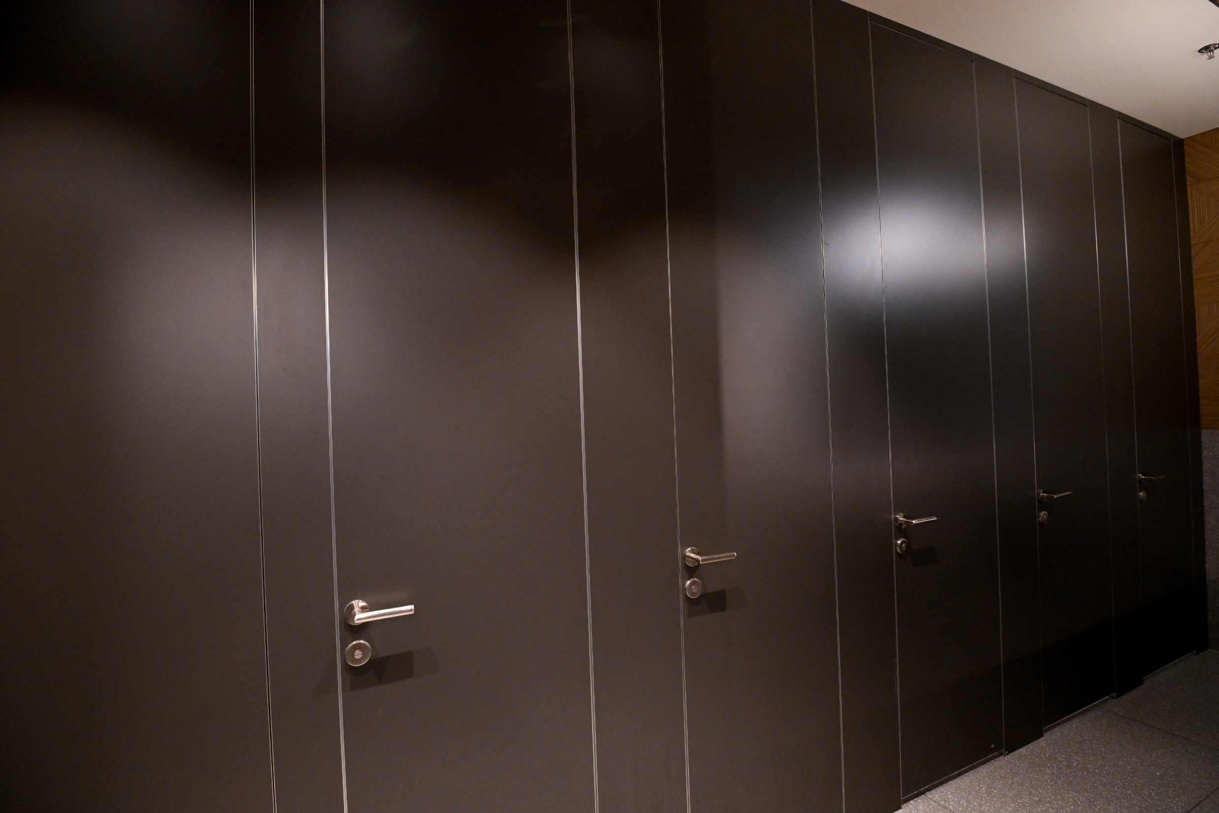 תאי_שירותים_ידניים_4 STERN CUBICLES - מערכת תאי Cubicles – מערכת תאי שירותים ומחיצות
